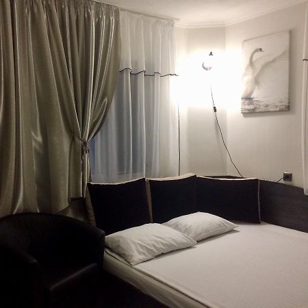Maiami Hotel Nikopol Buitenkant foto