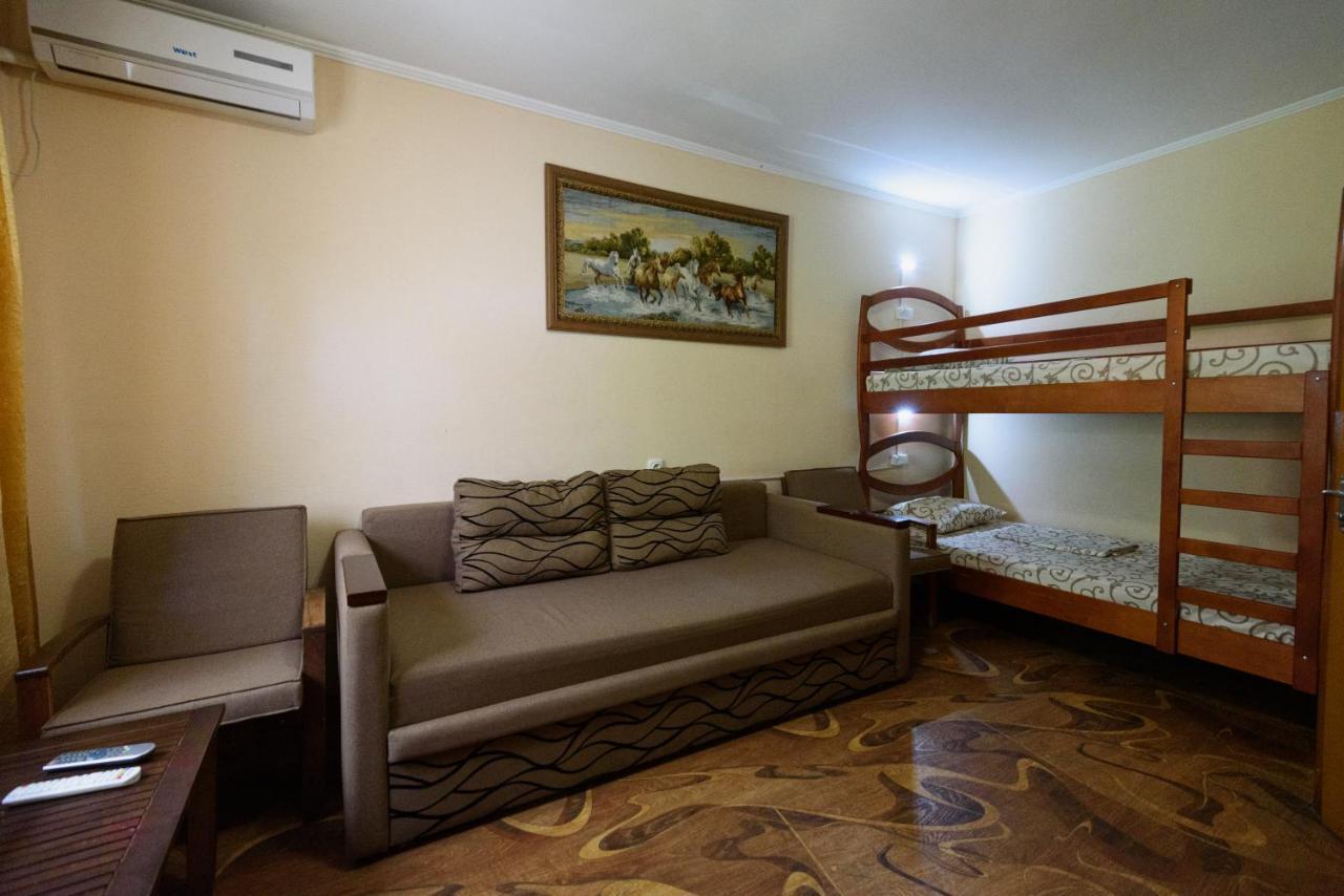 Maiami Hotel Nikopol Buitenkant foto
