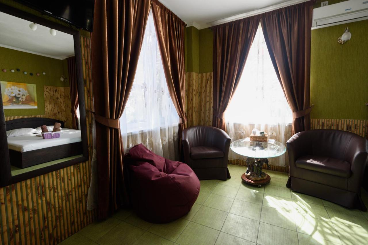Maiami Hotel Nikopol Buitenkant foto